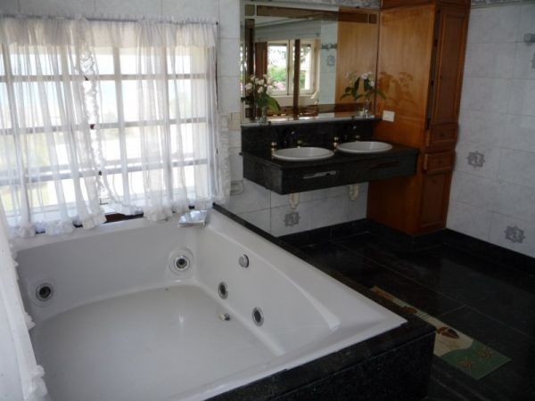 Importante casa en venta frente al mar, vistas increíbles a toda la Bahia.